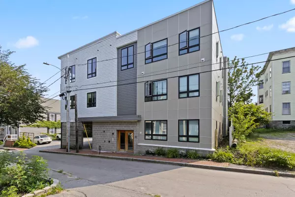 22 Tate ST #2D, Portland, ME 04102