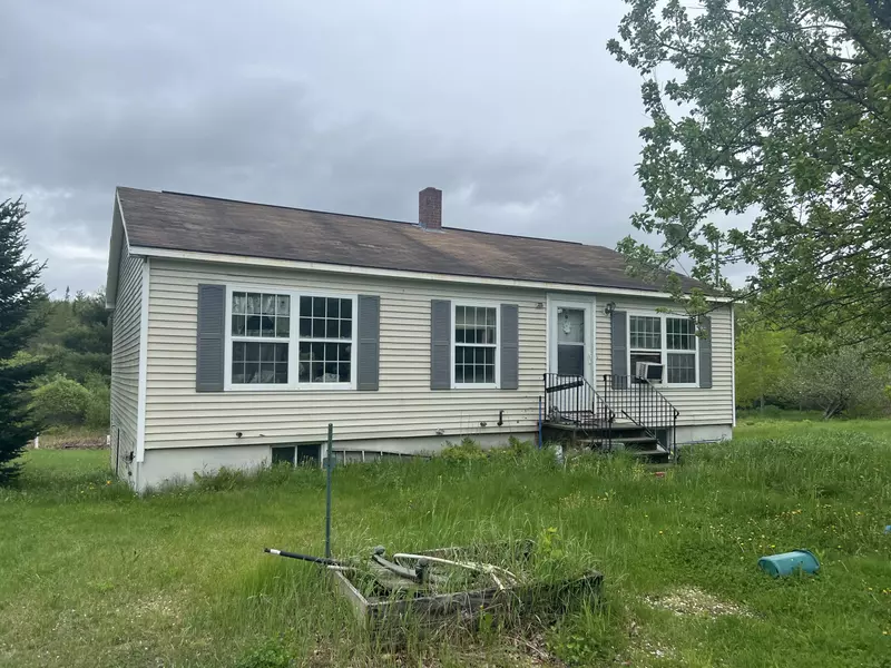 36 Patterson RD, Mechanic Falls, ME 04256