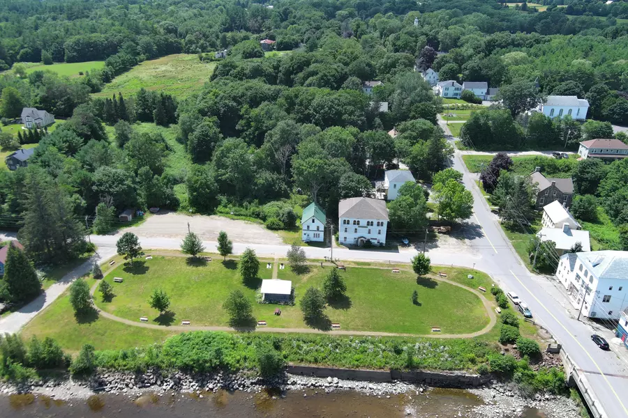 17 4 Rod RD, Warren, ME 04864
