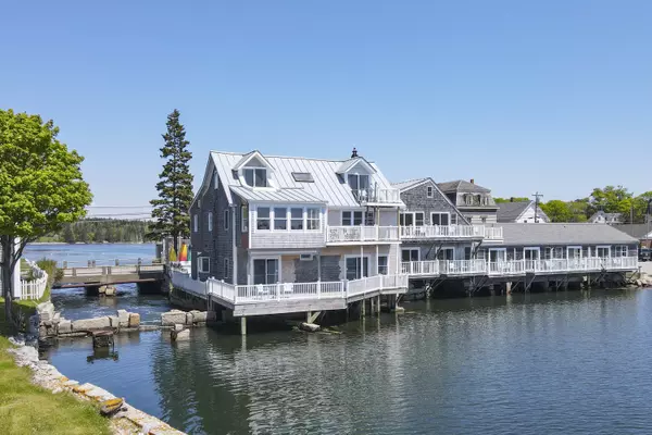 15 Main ST, Vinalhaven, ME 04863