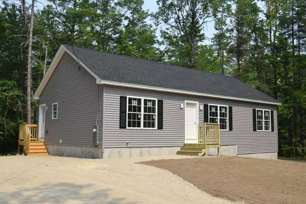 50 Fisher DR, Limerick, ME 04048
