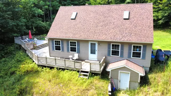 141 Jordan RD,  Mechanic Falls,  ME 04256