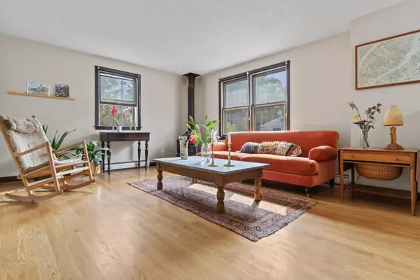 29 Patricia DR, Topsham, ME 04086