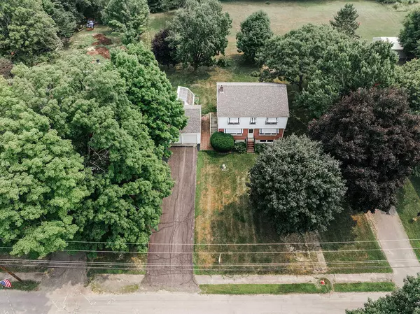 Howland, ME 04448,23 Penobscot AVE