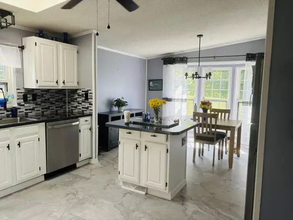 Waldoboro, ME 04572,60 Jefferson ST