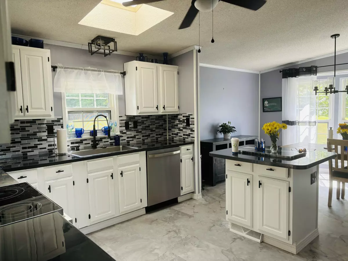 Waldoboro, ME 04572,60 Jefferson ST