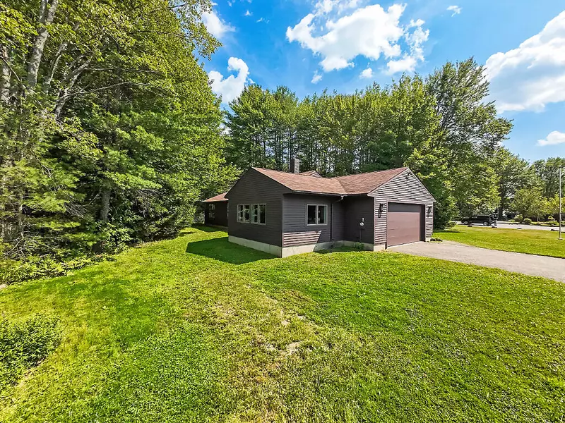 14 Goodrich LN, Winslow, ME 04901