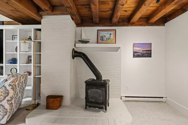 York, ME 03909,801 US Route 1 #D2