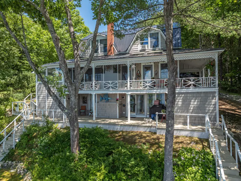 28 Friendship LN, Harrison, ME 04040