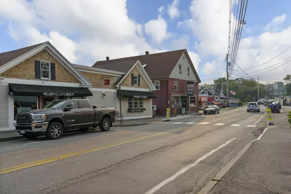 Damariscotta, ME 04543,65 Main ST