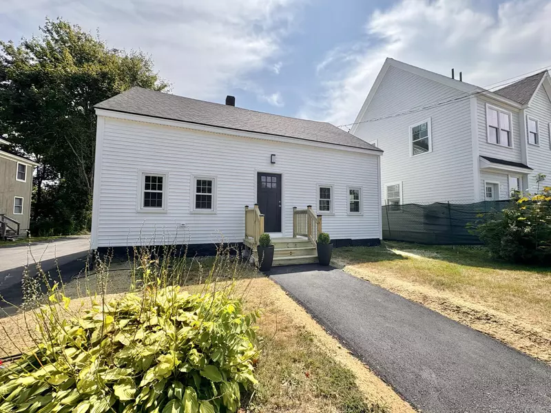 24 York ST, Kennebunk, ME 04043