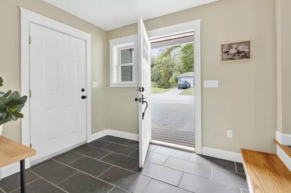 Cape Elizabeth, ME 04107,5 Pleasant AVE