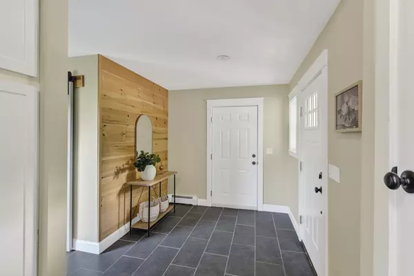 Cape Elizabeth, ME 04107,5 Pleasant AVE