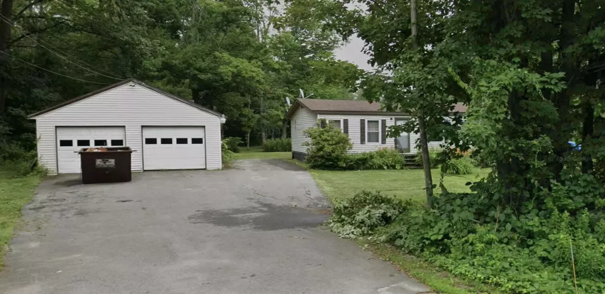 80 Middle RD, Oakland, ME 04963