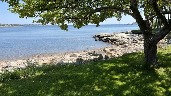 Gouldsboro, ME 04607,80 Main ST