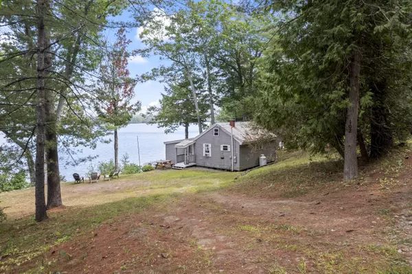 Vassalboro, ME 04989,102 Park LN