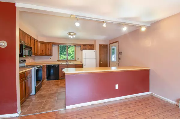 Topsham, ME 04086,14 Carolyn ST