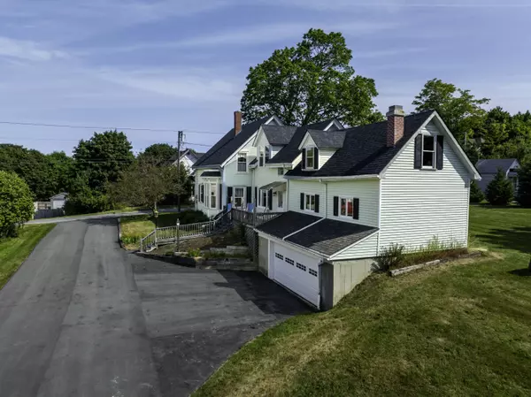 Machias, ME 04654,17 School ST