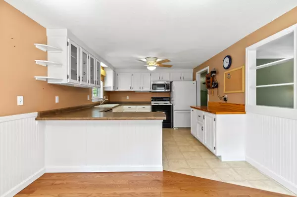 Standish, ME 04084,28 Beech RD