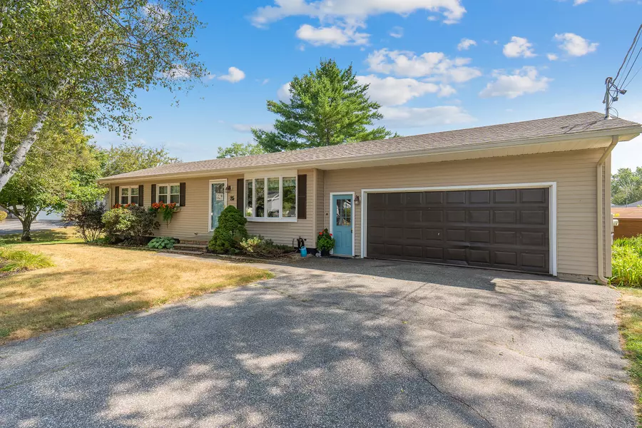 25 School ST, Lewiston, ME 04240