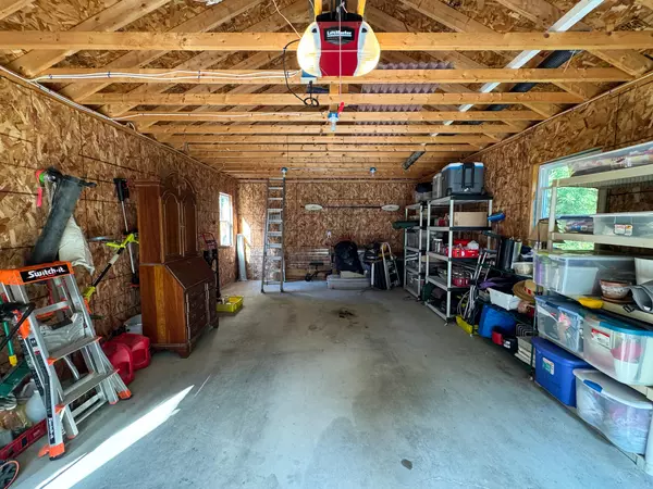 Chester, ME 04457,21 Loop RD