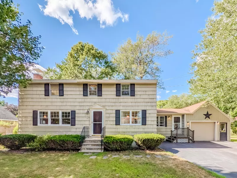 11 Mayflower RD, Westbrook, ME 04092