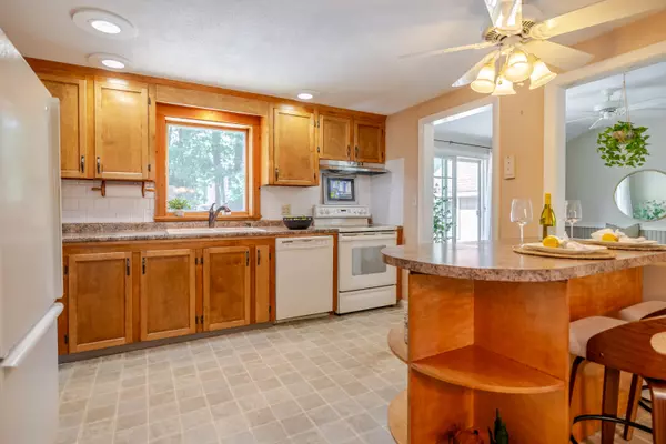 Westbrook, ME 04092,11 Mayflower RD