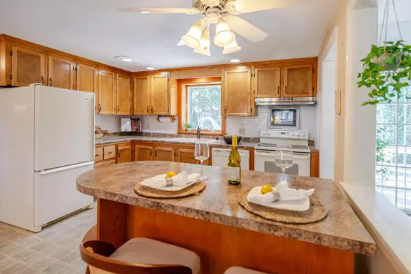 Westbrook, ME 04092,11 Mayflower RD