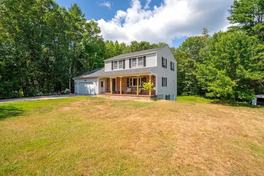 2 Oakledge Hills RD, Raymond, ME 04071