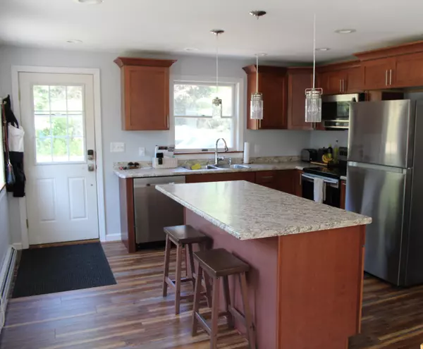 Whitefield, ME 04353,10 Birch LN