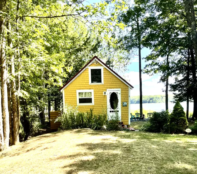 8 S Vigue Shore RD, Albion, ME 04910