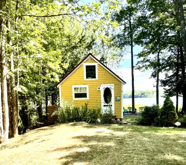 8 S Vigue Shore RD, Albion, ME 04910