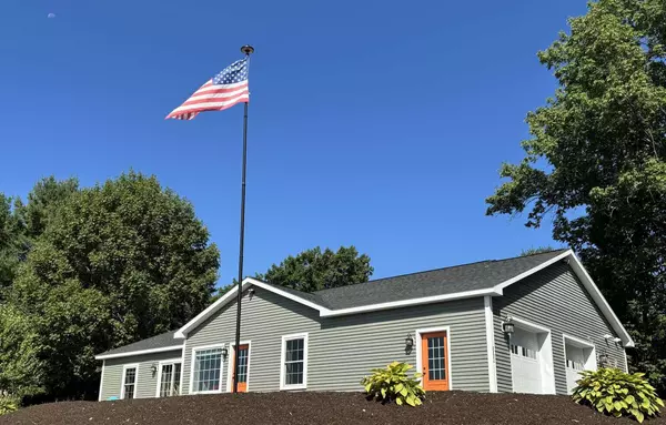 West Gardiner, ME 04345,652 High ST