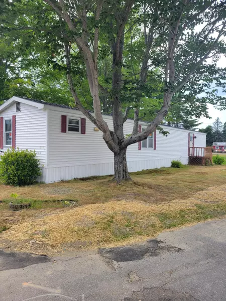 1 Autumn LN, Lewiston, ME 04240