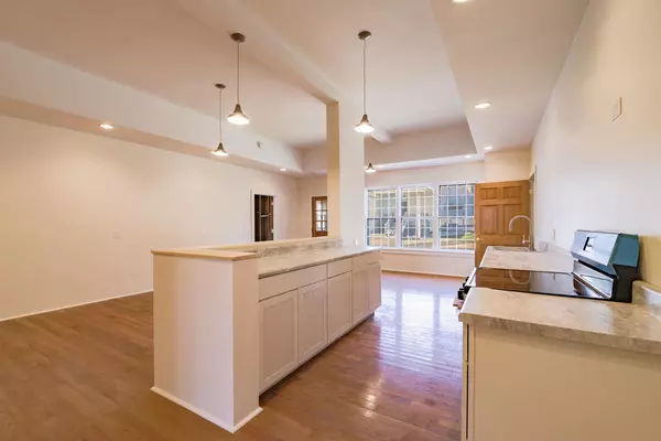 Thomaston, ME 04861,31-33 Booker ST #3