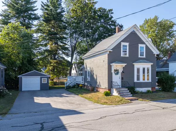 6 Berry AVE, Lisbon, ME 04252