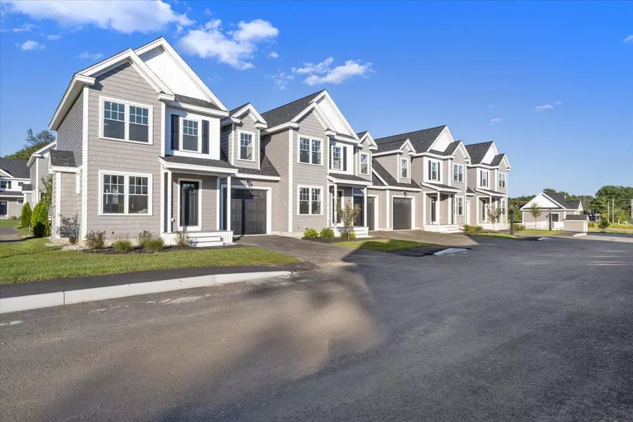 25 Regency CIR #4, Kittery, ME 03904
