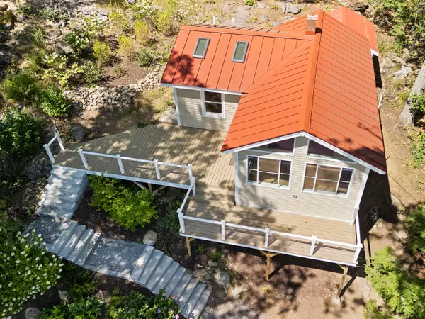 Camden, ME 04843,161 Molyneaux RD