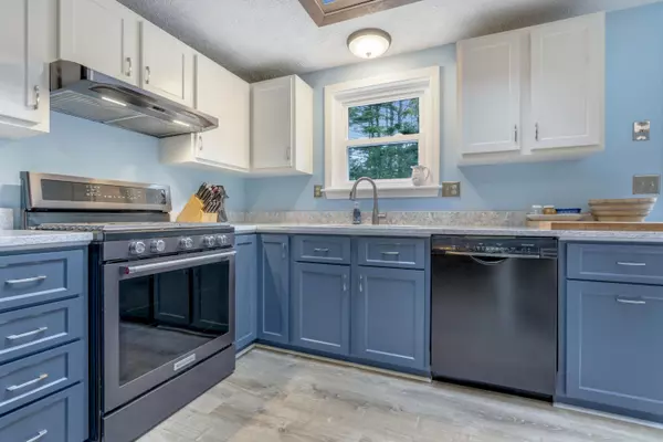 Topsham, ME 04086,45 Ivanhoe DR