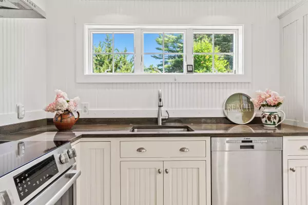 Freeport, ME 04032,15 Harbor Ridge RD