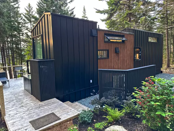 Southwest Harbor, ME 04679,25 Seawall RD