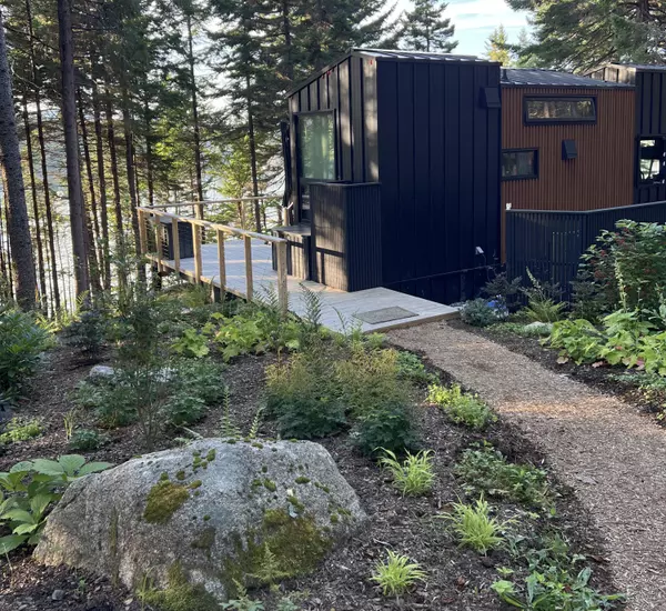 Southwest Harbor, ME 04679,25 Seawall RD