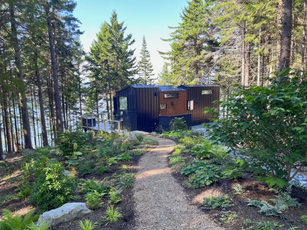 25 Seawall RD, Southwest Harbor, ME 04679