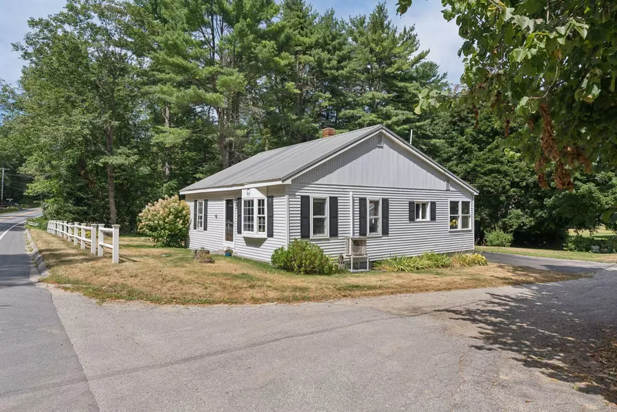 2 Boulder RD, Raymond, ME 04071
