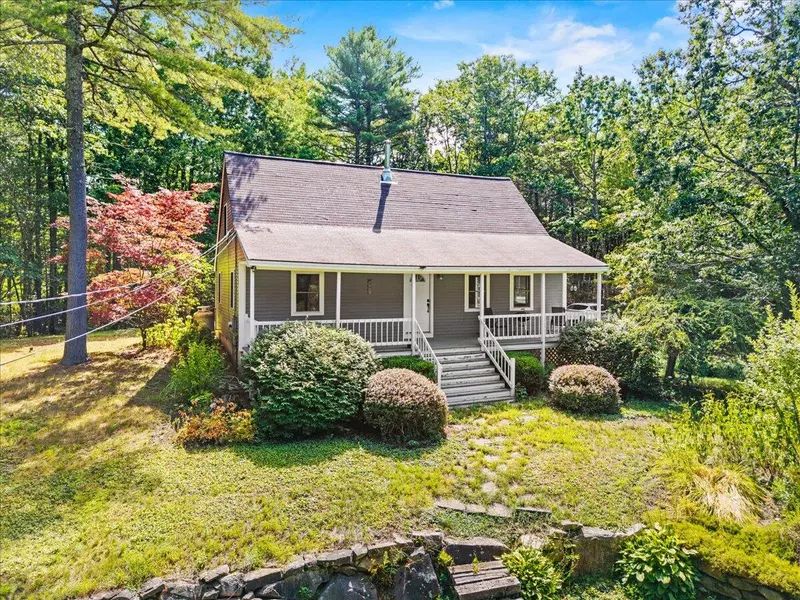 4 Mountain RD, South Berwick, ME 03908