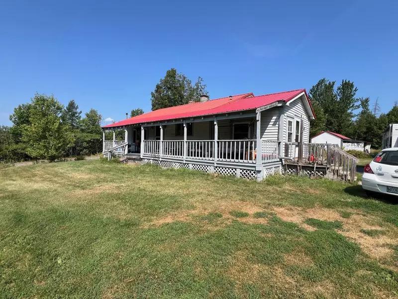 733 Todds Corner RD, Saint Albans, ME 04971