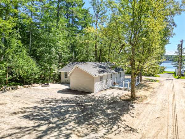82 Sunflower LN, Sidney, ME 04330