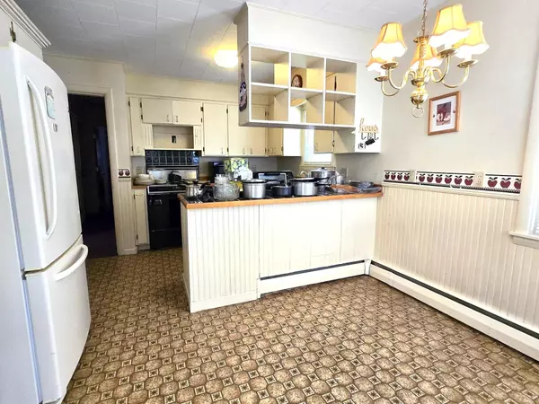 Dixfield, ME 04224,76 High ST