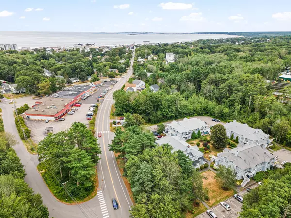 Old Orchard Beach, ME 04064,9 Cascade RD #A8