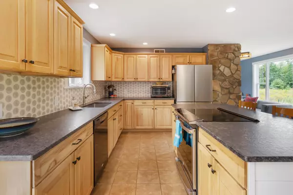 24 Granite Ledge LN, Orrington, ME 04474